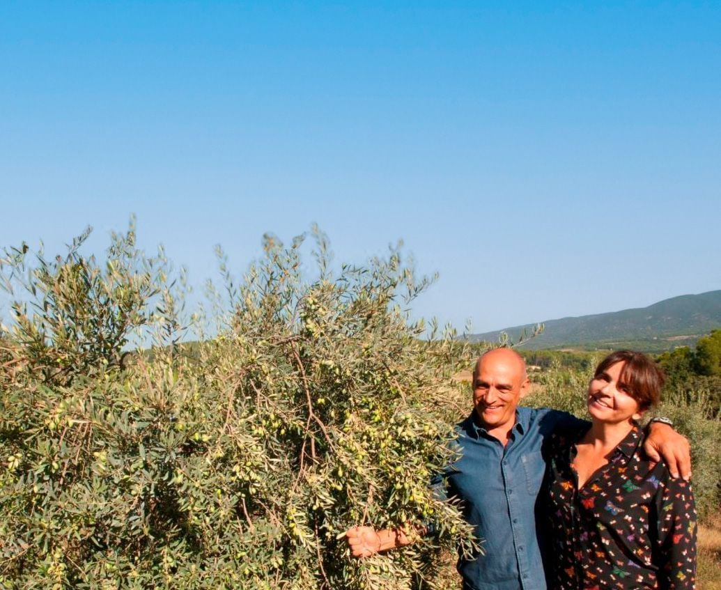 En pleno corazón del Luberon, en Provenza, Carine y Roland Coupat fabrican su aceite de oliva biológico desde 1998.