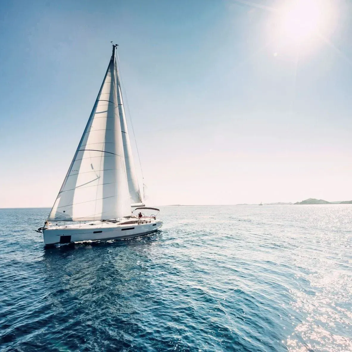 © Big Blue Escape / Cheval Blanc Saint Barth Isle de France - Excursion à la voile le long des côtes de Saint-Barthélemy, dans les Caraïbes.