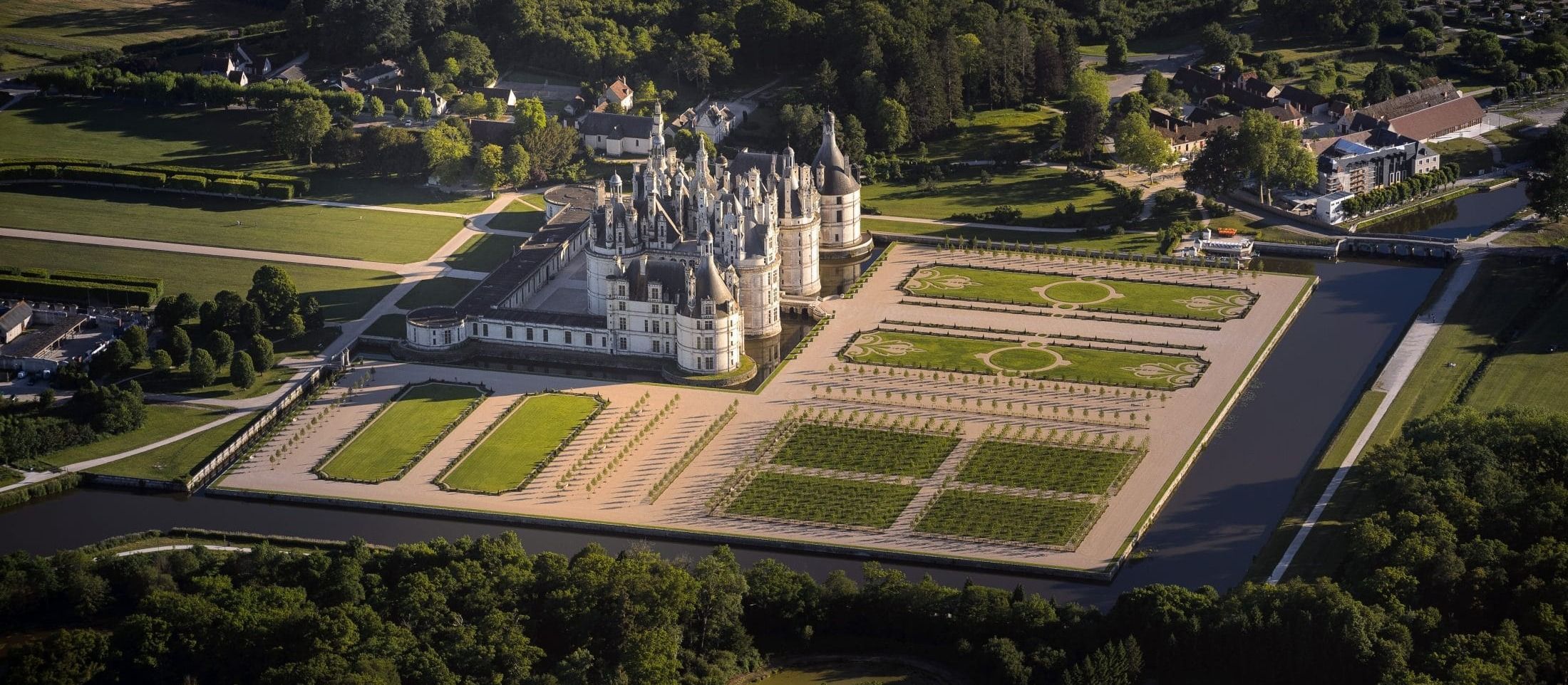 Le Château de Chambord, un décor royal pour un séjour à deux dans le Val de Loire. 