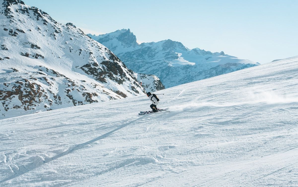 Esquiando en la pista más larga de Europa, en Alpe d'Huez.