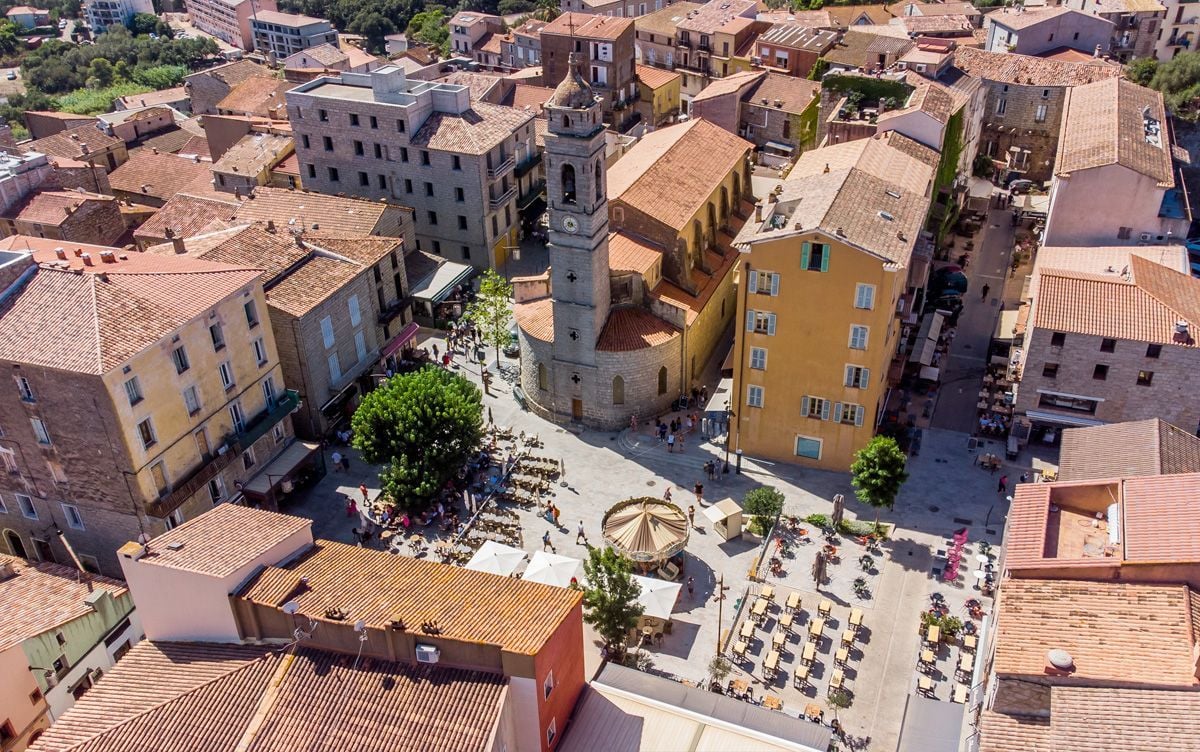 El pueblo de Porto-Vecchio, en Córcega.