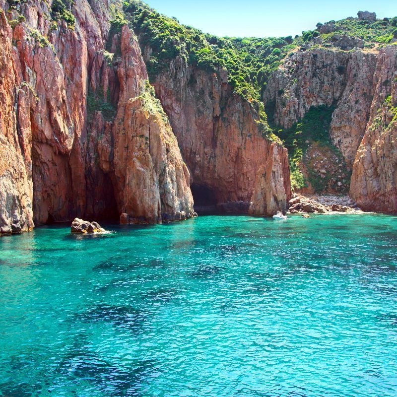 Naturreservatet Scandola på västra Korsika.