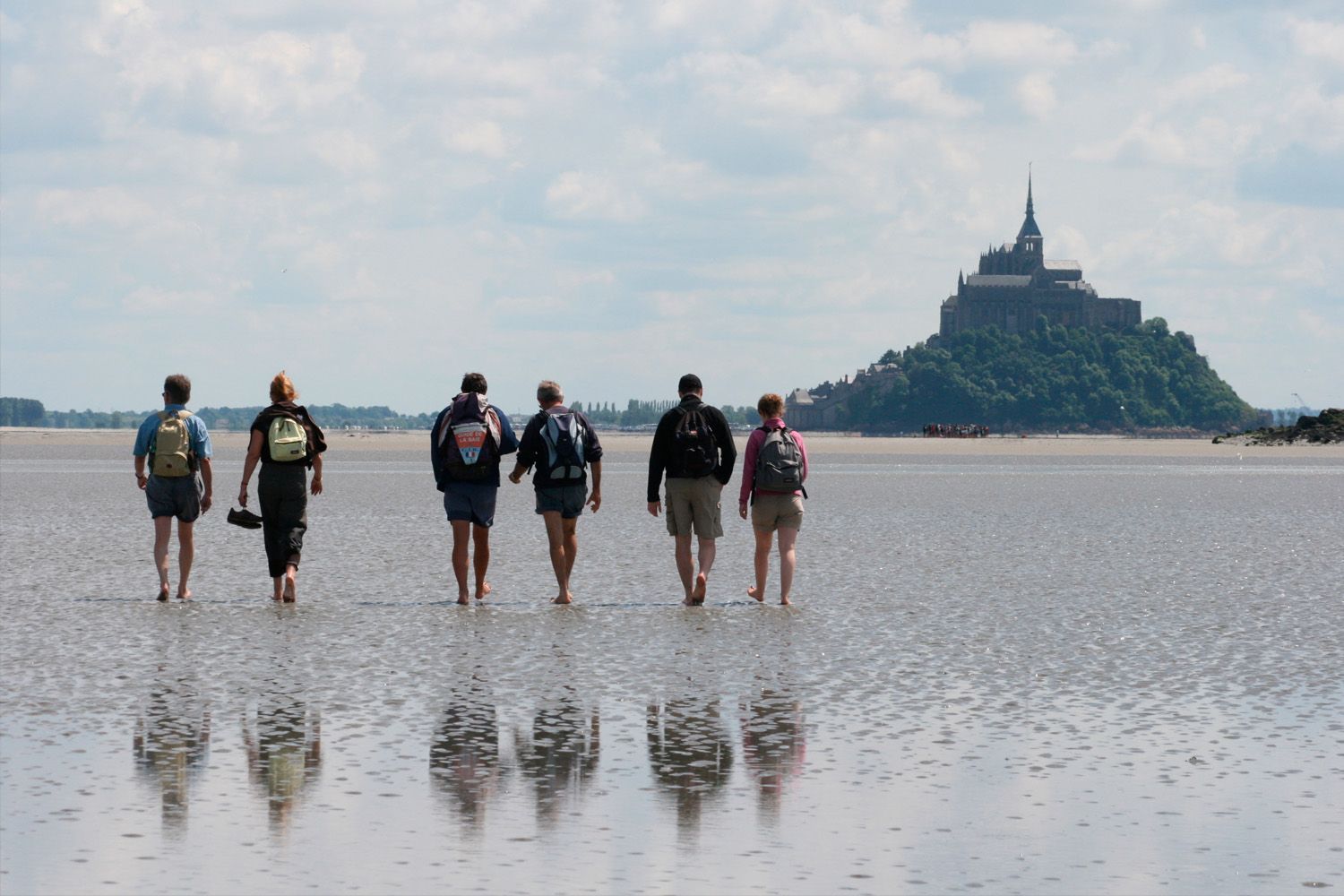Senderismo por el Mont Saint-Michel, en Normandía.