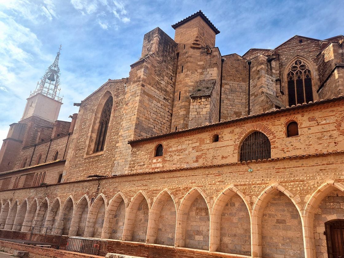 La Catedral de San Juan Bautista y el Campo Santo