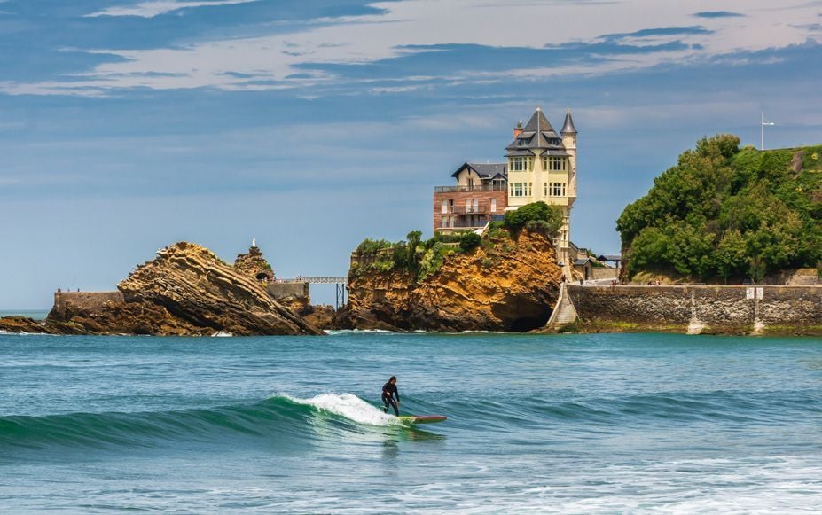 Surf en Biarritz, en el país Vasco francés.