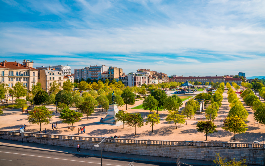 Parque Jouvet con el quiosco Peynet al fondo, en Valence.