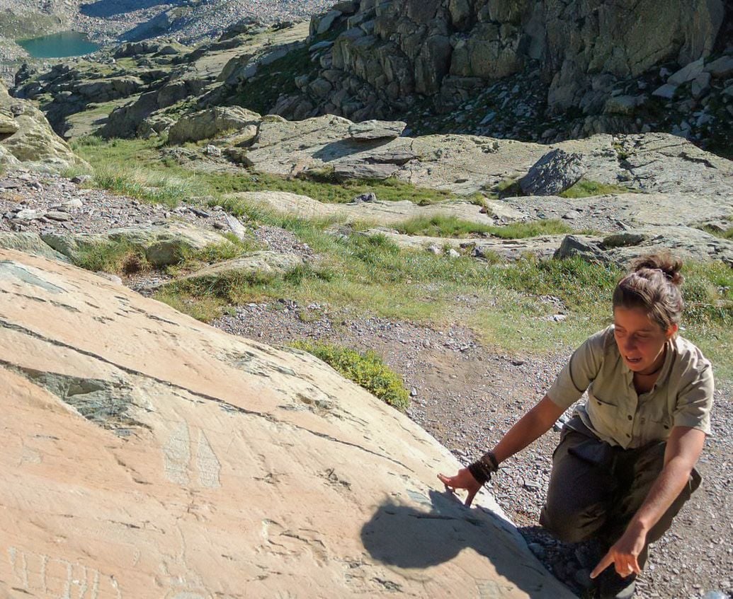 Nicoletta Bianchi, docteur en préhistoire, au cœur de la vallée des Merveilles.