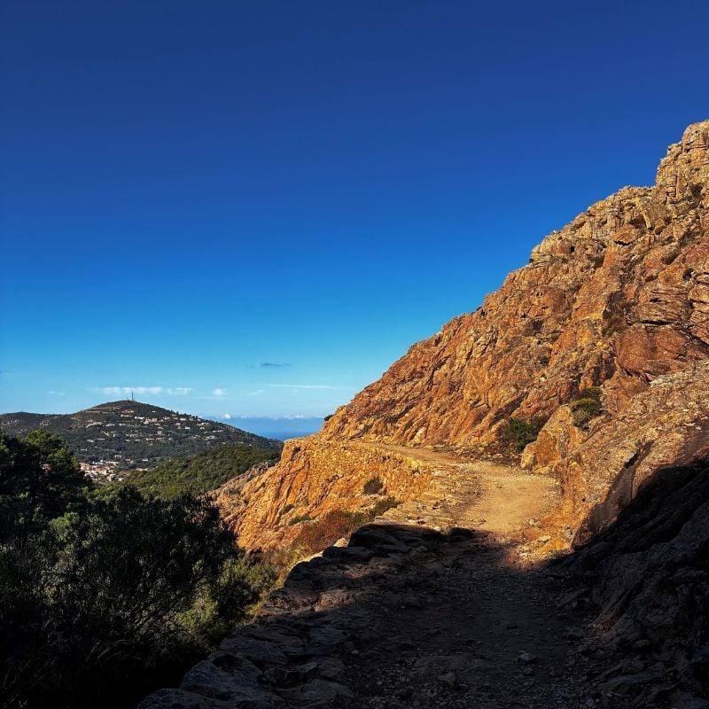Vandringsleden vid Capo Rosso på västra Korsika